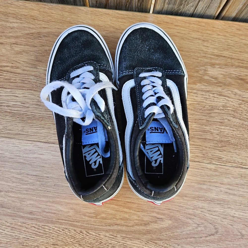 Vans Kids Black and White Sneakers 13 - Picture 16 of 16